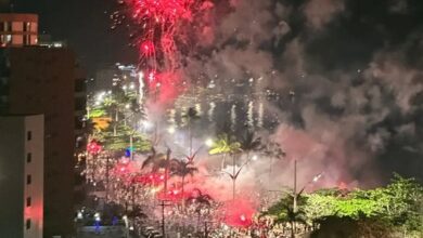 O céu do Litoral Norte é iluminado para receber o Ano Novo