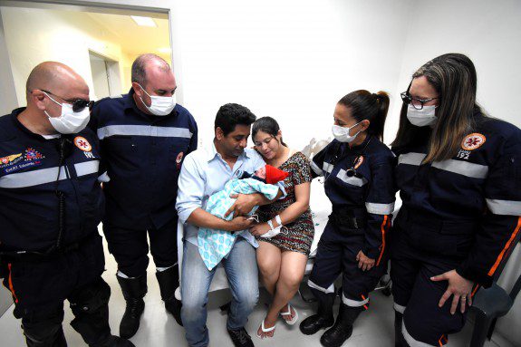 Equipe do SAMU de Praia Grande realiza parto de bebê na ambulância