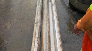 Criminosos roubam vigas de obra na entrada da cidade de Santos