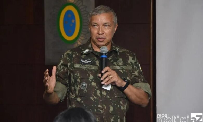 Lula demite o comandante do Exército