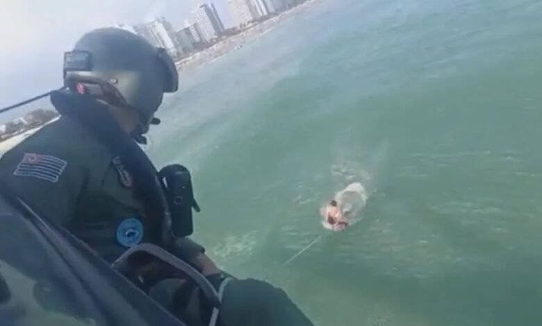 VÍDEO - Helicóptero Águia da Polícia Militar auxilia em resgate em Praia Grande