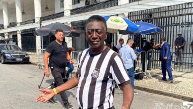 Sósia de Pelé recorda experiências e quer seguir homenageando o Rei