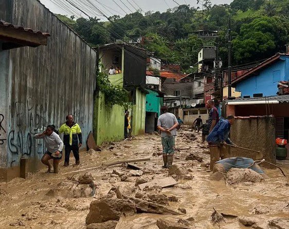 Governo de SP confirma que 44 pessoas morreram na tragédia do Litoral Paulista