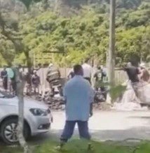 Parede cai e encarregado de carpintaria fica seriamente ferido