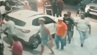 VÍDEO - Quadrilha invade concessionária e rouba 13 veículos de luxo