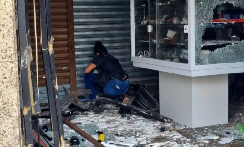 Joalheria é alvo de quadrilha que explode local e foge com mercadoria