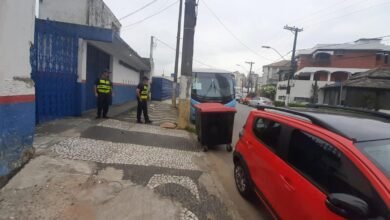 Dez veículos são autuados em Santos em fiscalização do projeto Turista Legal