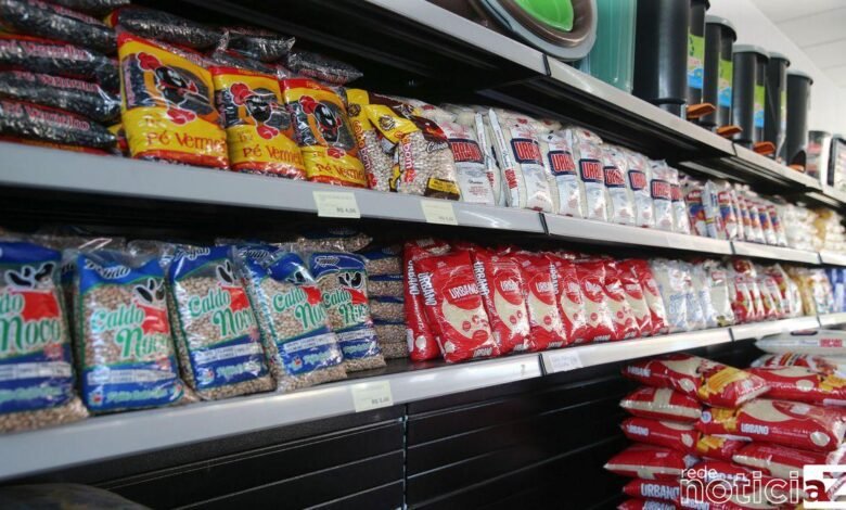 Cesta básica cai em 13 das 17 capitais pesquisadas em fevereiro