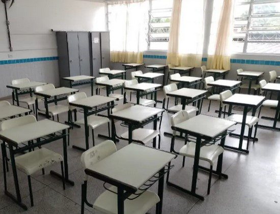 Escolas de São Sebastião retomam aulas após temporal