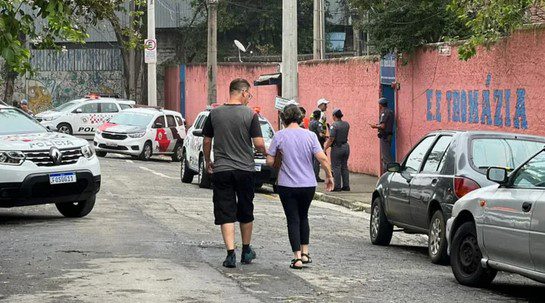 Três professores e um aluno são esfaqueados por estudante dentro de escola em SP