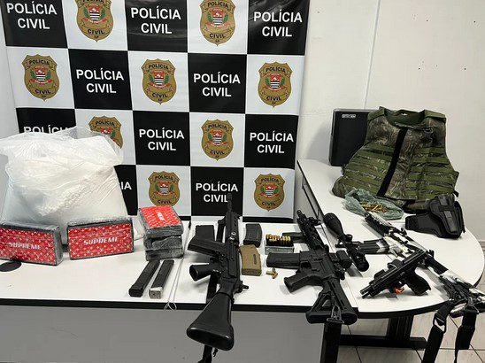 Bandido é preso com armamento de guerra e 'supermaconha' durante operação na Baixada