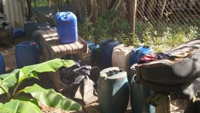 Galões de óleo diesel furtados de ferrovia são recuperados pela Polícia em Cubatão