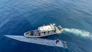 Submarino-fantasma é encontrado com 2 toneladas de cocaína e dois corpos