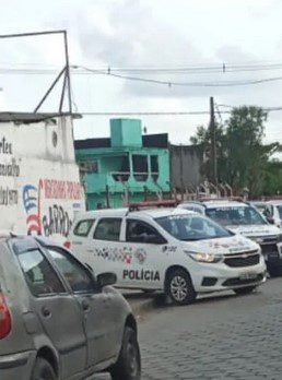 Homem e baleado ao tentar roubar arma de PM