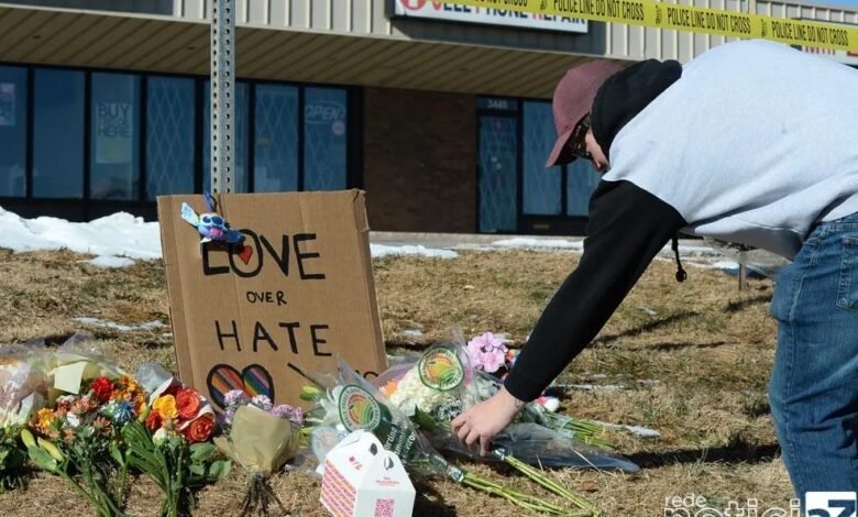 Atirador é detido após massacre em bar gay nos Estados Unidos