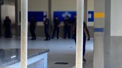 Estudante é apreendido ao ser flagrado com machadinha dentro de escola do Guarujá