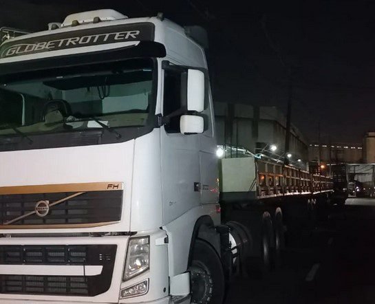 Dupla é presa após realizar sequestro-relâmpago de caminhoneiro em Santos