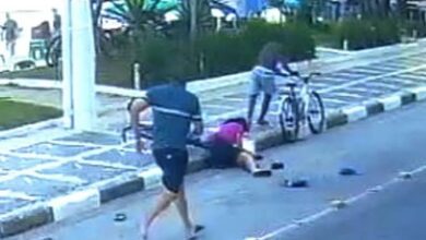 Casal de turistas é roubado e agredido na orla do Guarujá