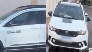 VÍDEO - Servidores são flagrados dando "amasso" em carro oficial