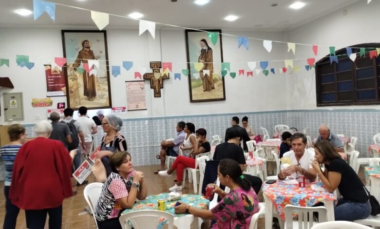 VÍDEOS - 100ª Quermesse de Santo Antônio do Embaré atrai uma multidão em Santos
