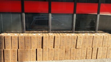 Dupla é presa em flagrante com mais de 23 mil cigarros contrabandeados do Paraguai em Santos