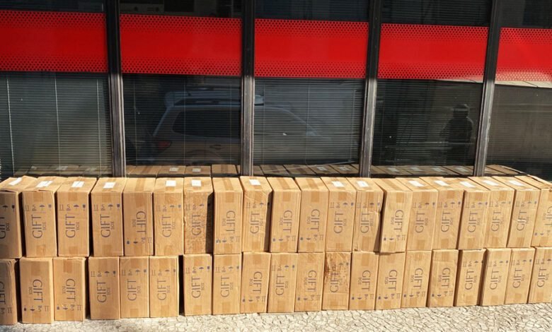 Dupla é presa em flagrante com mais de 23 mil cigarros contrabandeados do Paraguai em Santos