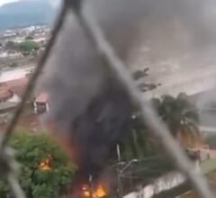 Bandidos furtam casa no Litoral e ateiam fogo