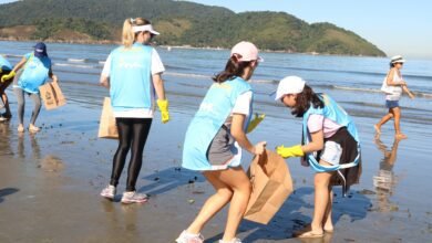 Semana do Meio Ambiente de Santos começa com muita limpeza na praia