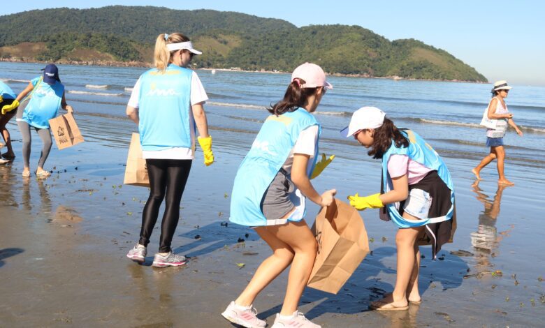 Semana do Meio Ambiente de Santos começa com muita limpeza na praia