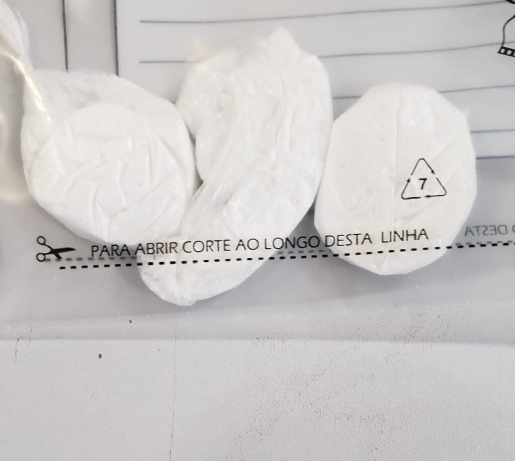 Dois homens são presos por tráfico de drogas em São Vicente