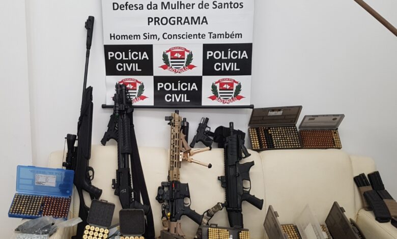 Pistolas, fuzis e espingardas são apreendidas em Santos