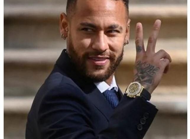 Neymar responde proposta para jogar torneio "interclasse"