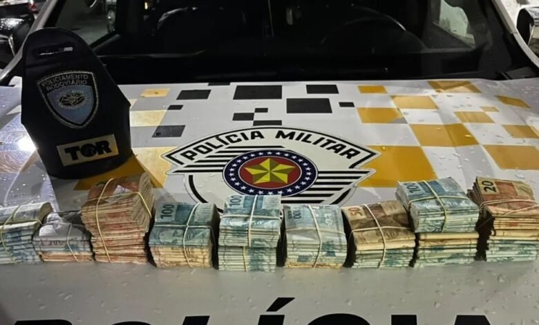 Polícia abre investigação contra motorista que tinha R$ 100 mil em espécie dentro do carro