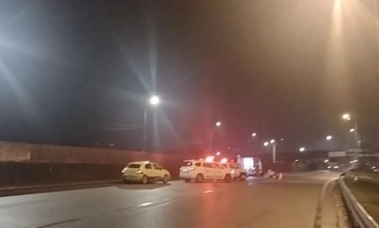 Mulher morre após ser atropelada na Rodovia dos Imigrantes