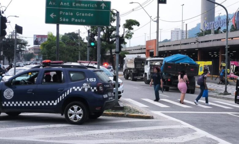 Prefeitura de São Vicente autua 15 caminhões irregulares em julho