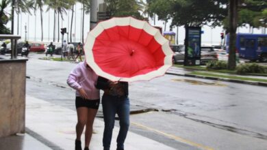 Frente fria chega a Santos com previsão de chuva e mar agitado