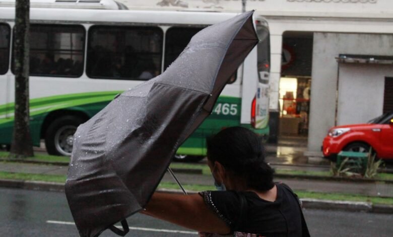 Litoral tem previsão de vento forte e chuva no final de semana