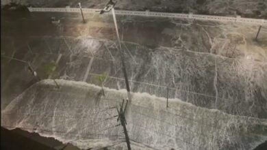 Forte ressaca atinge orla da Praia de Santos