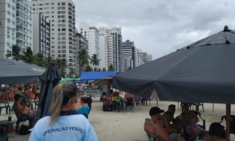 Guarujá intensifica fiscalização nas praias para coibir o comércio irregular