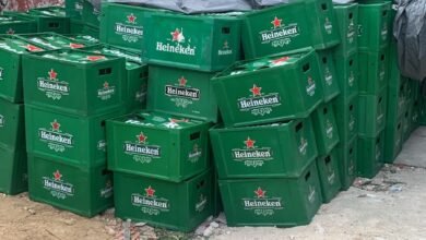 Caixas de cerveja são recuperadas pela polícia em São Vicente