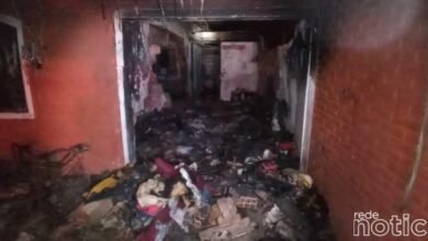 Bombeiros acham R$ 100 mil em casa incendidada em Vinhedo