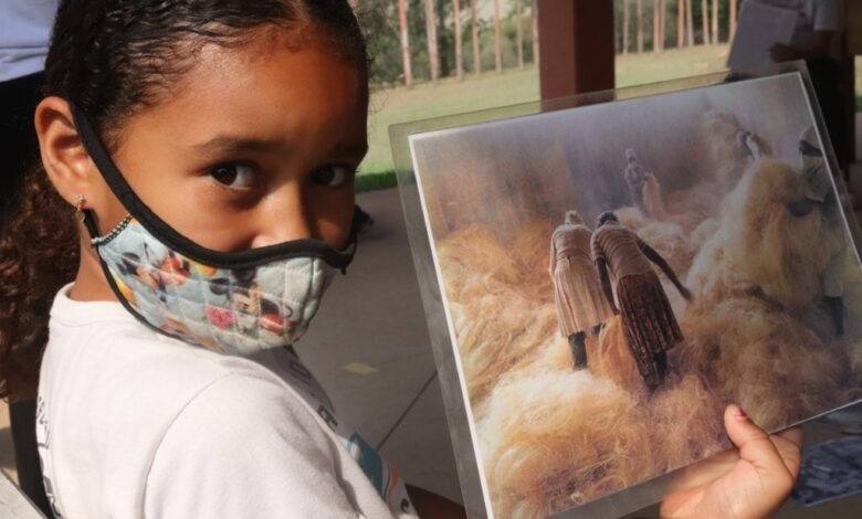 Uma exposição fotográfica sobre às mulheres.