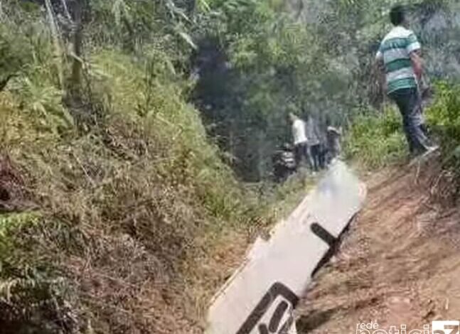 Avião cai na China