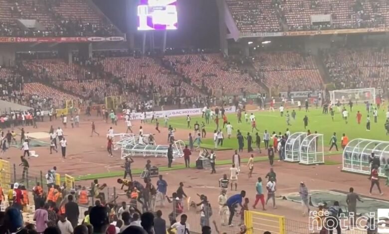 VÍDEO - Classificação de Gana para a Copa do Mundo é marcada por confusão de torcedores da Nigéria