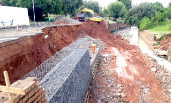 Margem do córrego está sendo reconstruída em Barretos