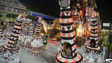 Desfile das Escolas de Samba do Rio de Janeiro volta a ser realizado após dois anos