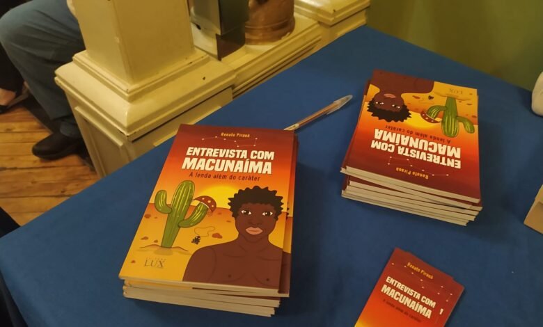 Livro "Entrevista com Macunaíma" é lançado e atrai muitas pessoas
