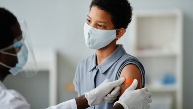 Terceira dose da vacina contra a Covid-19 para adolescentes de 12 a 17 anos está autorizada