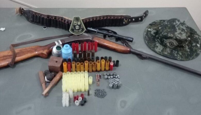 Aves apreendidas em cativeiro