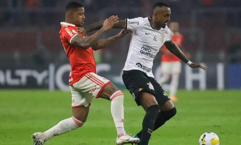 Em jogo marcado por episódio de racismo, Corinthains empata com o Inter e segue líder do Brasileirão